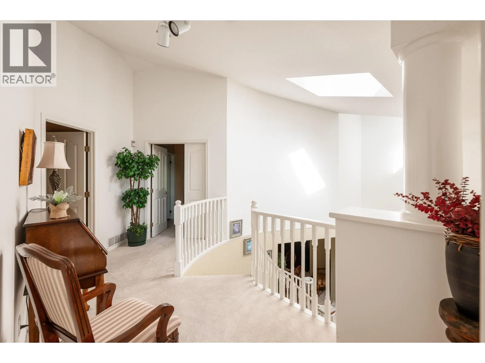 2905 CLIFFROSE CRESCENT