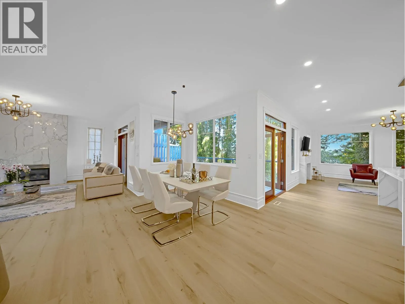 1176 W 17TH STREET