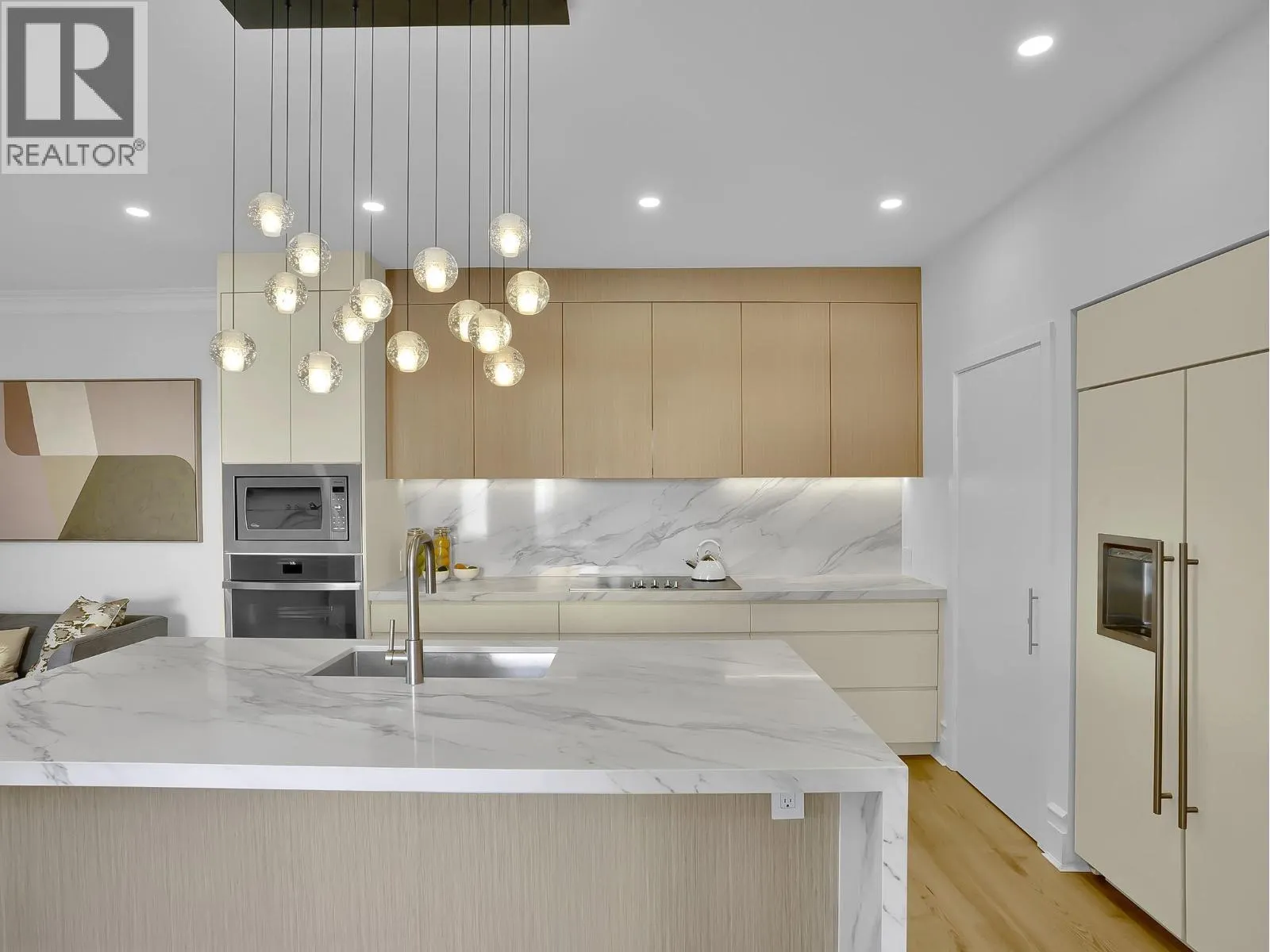 1176 W 17TH STREET