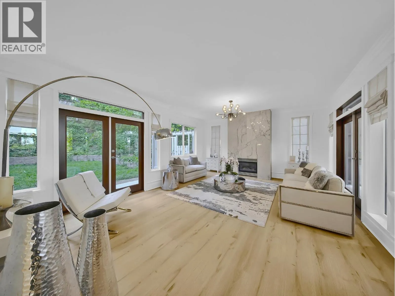 1176 W 17TH STREET