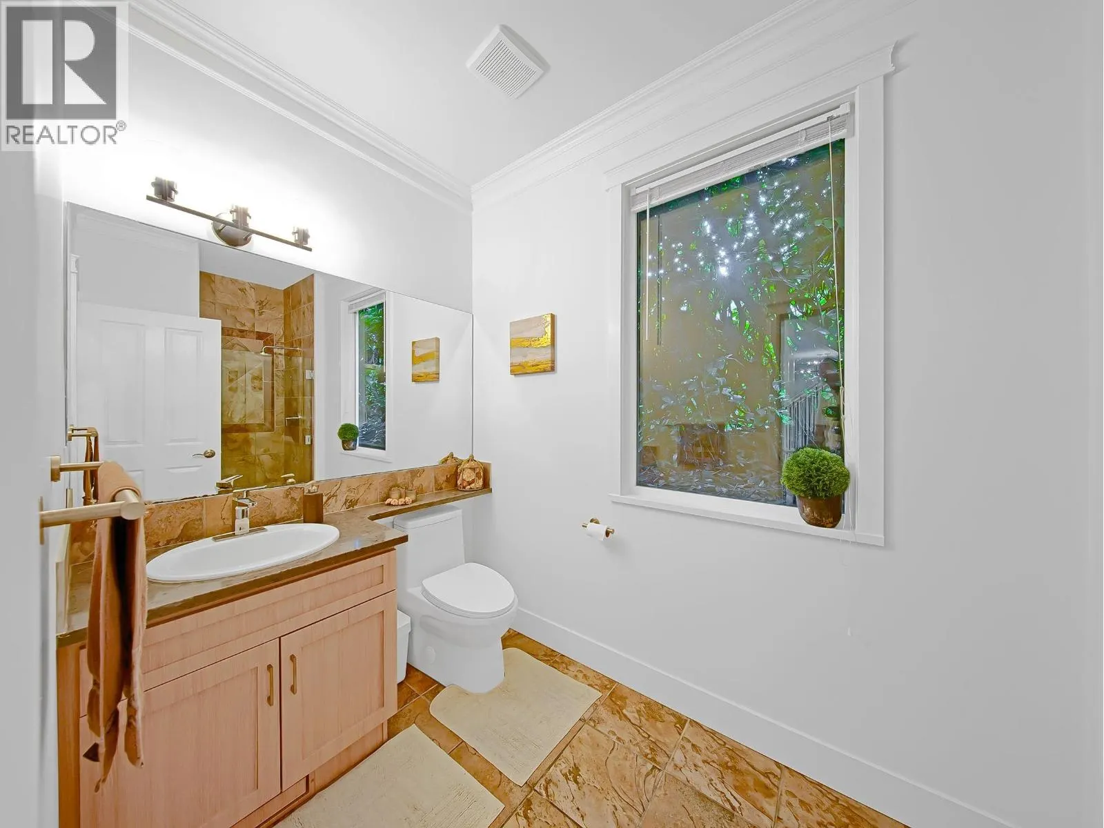 1176 W 17TH STREET