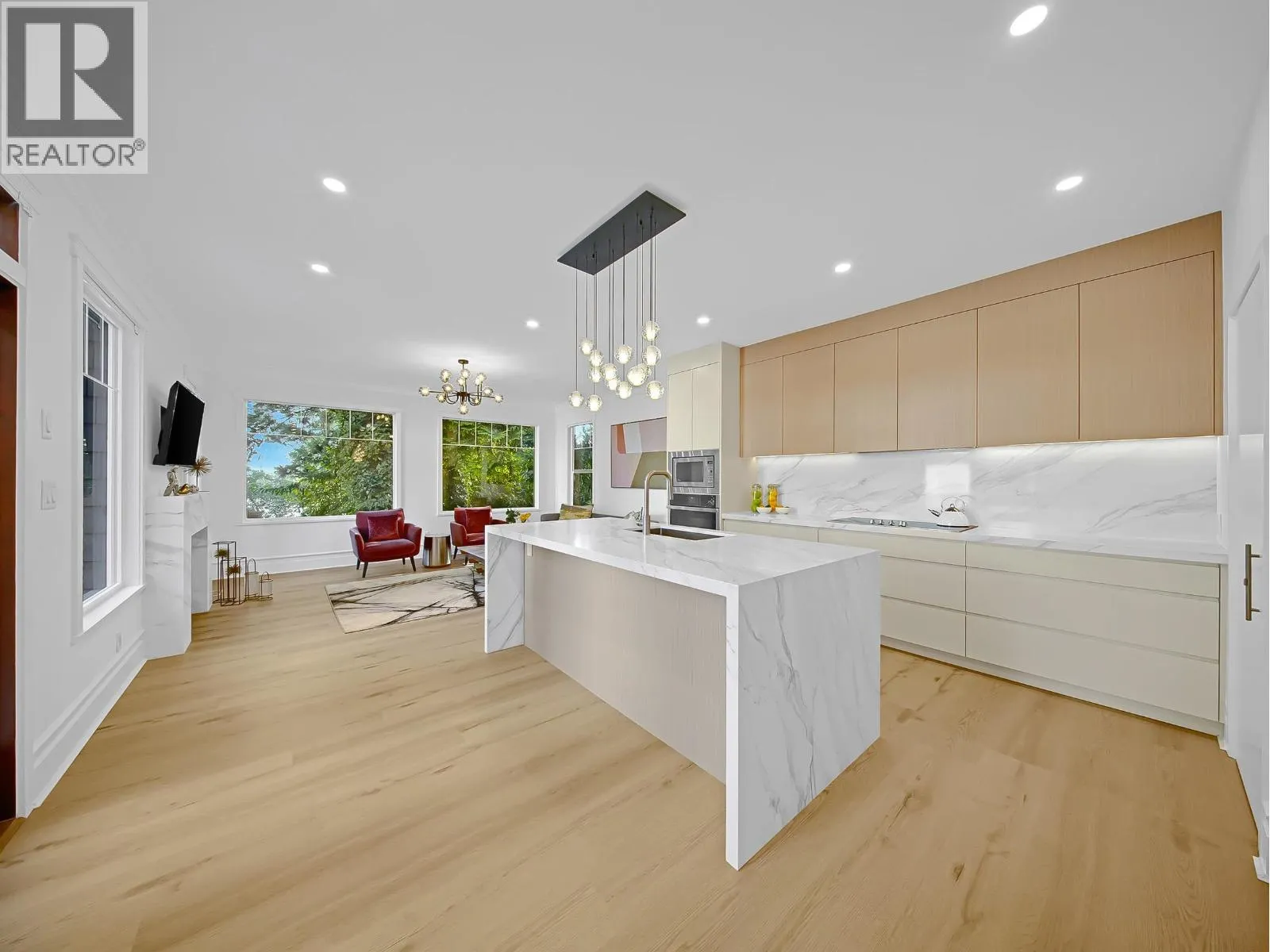 1176 W 17TH STREET