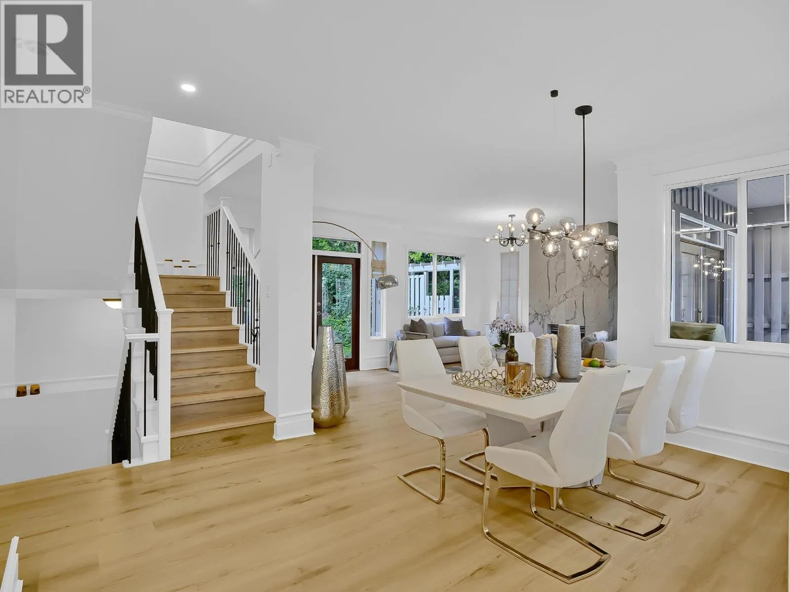 1176 W 17TH STREET