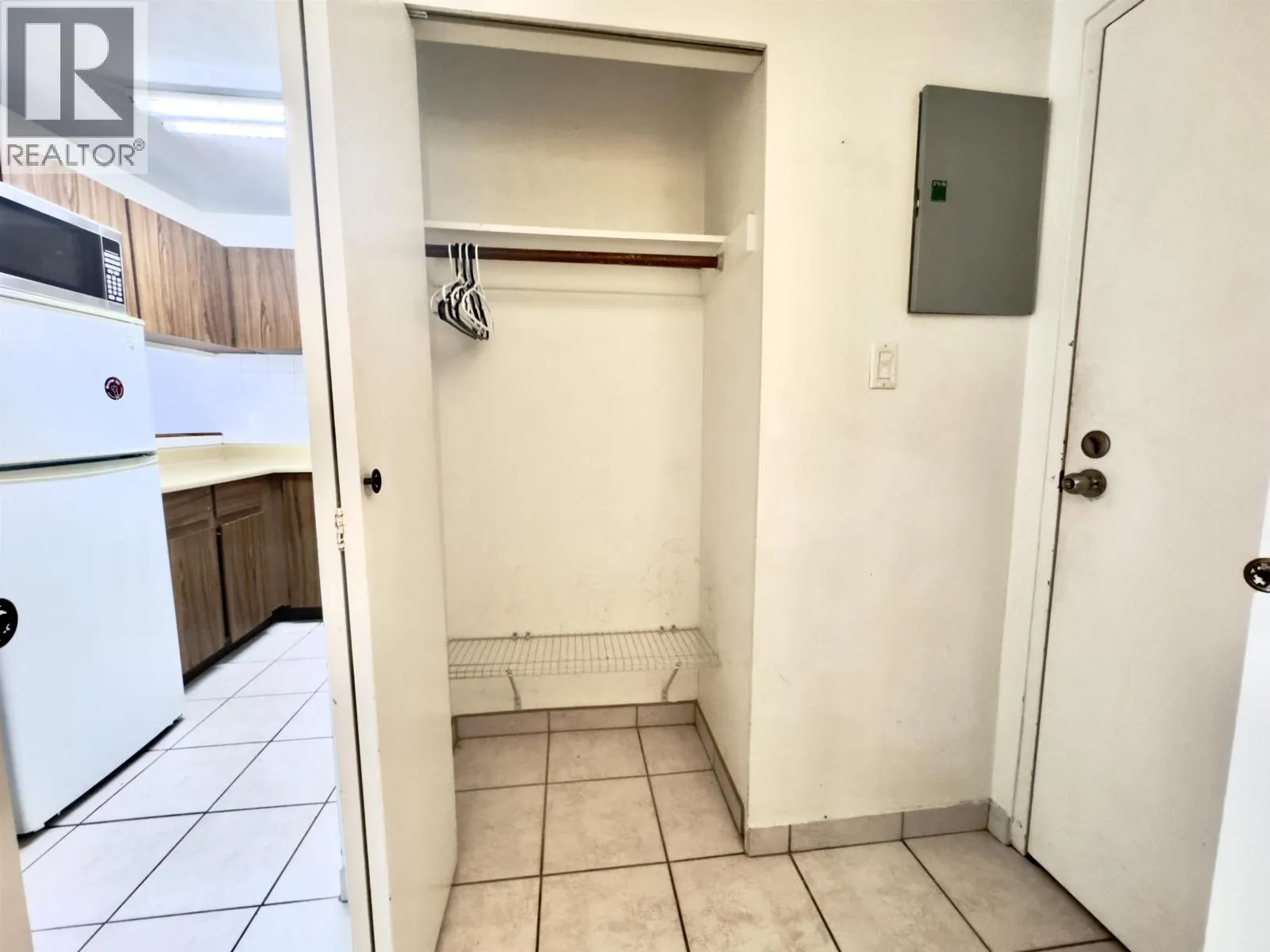 322 8120 COLONIAL DRIVE