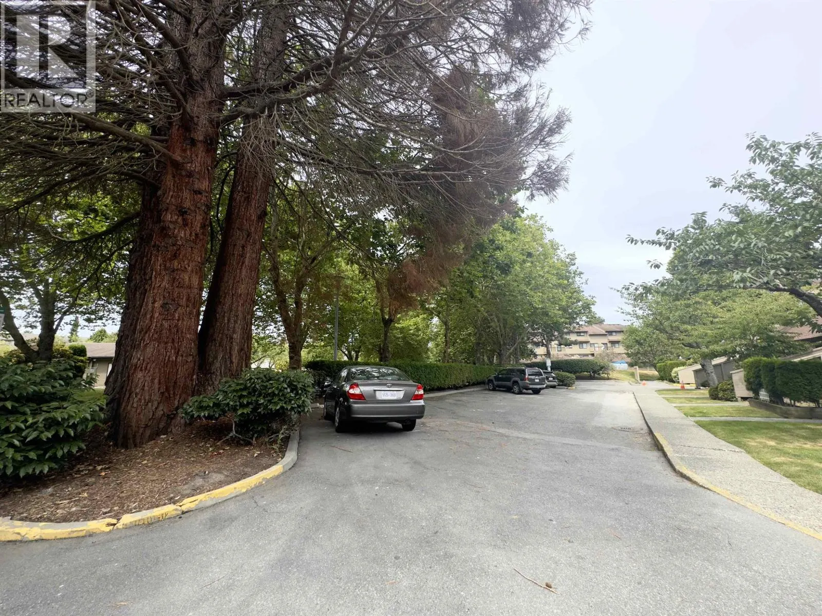322 8120 COLONIAL DRIVE