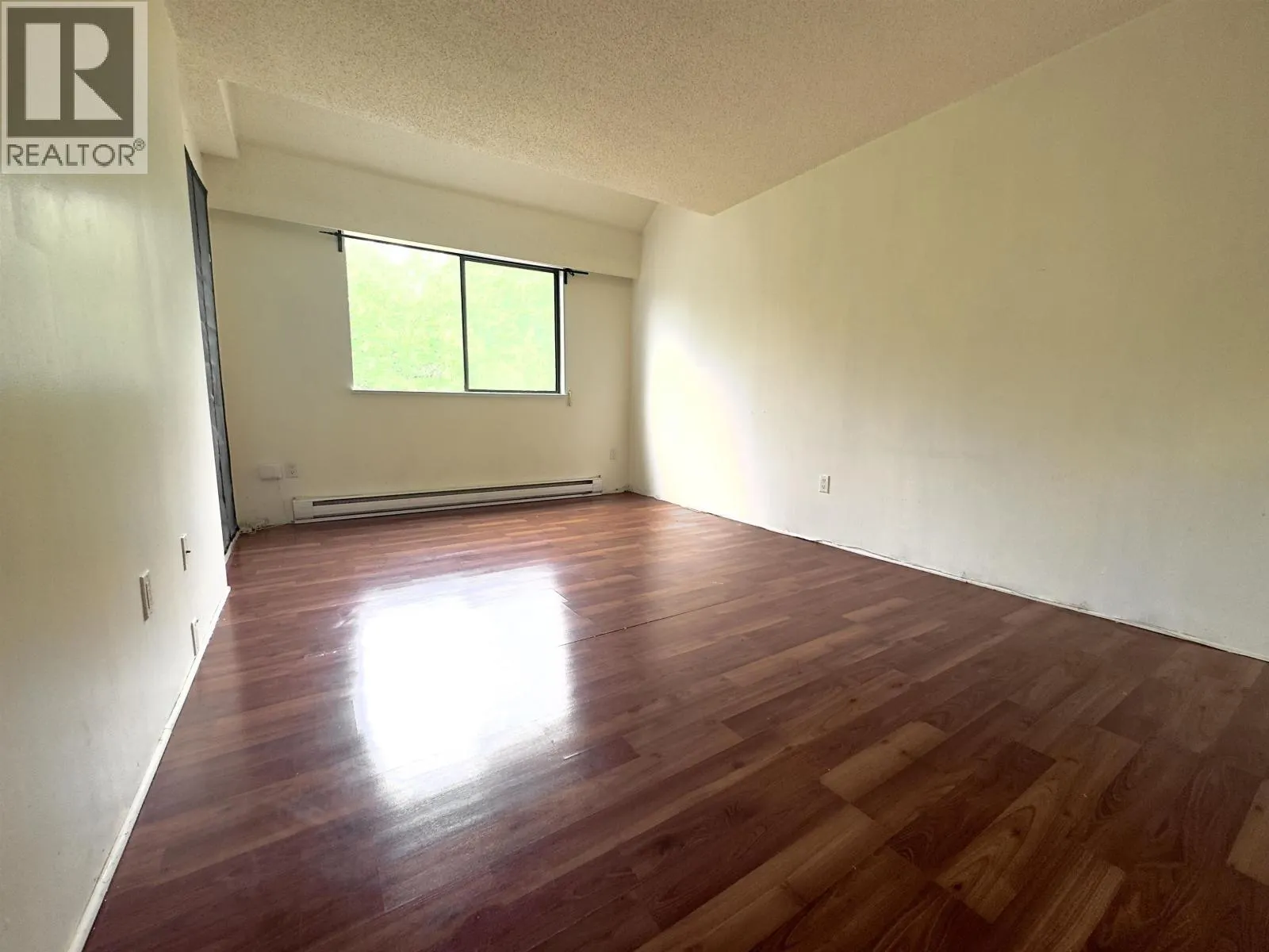 322 8120 COLONIAL DRIVE