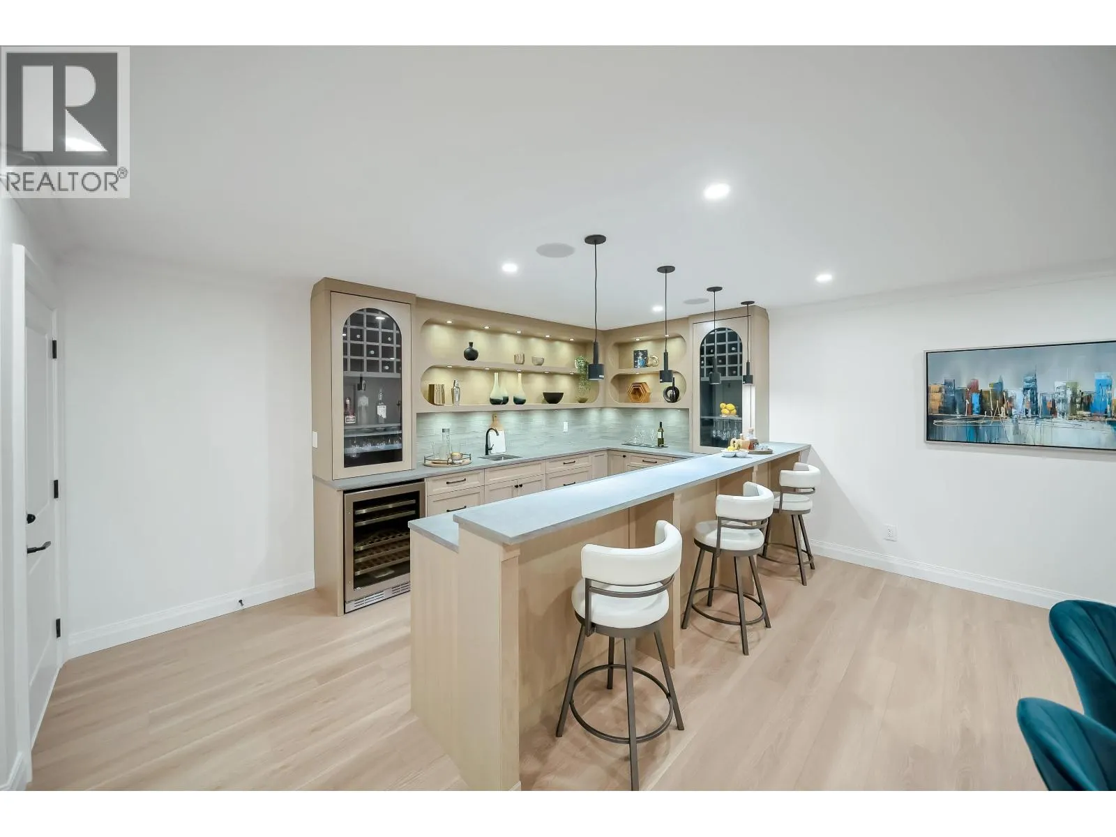 780 E 10TH STREET