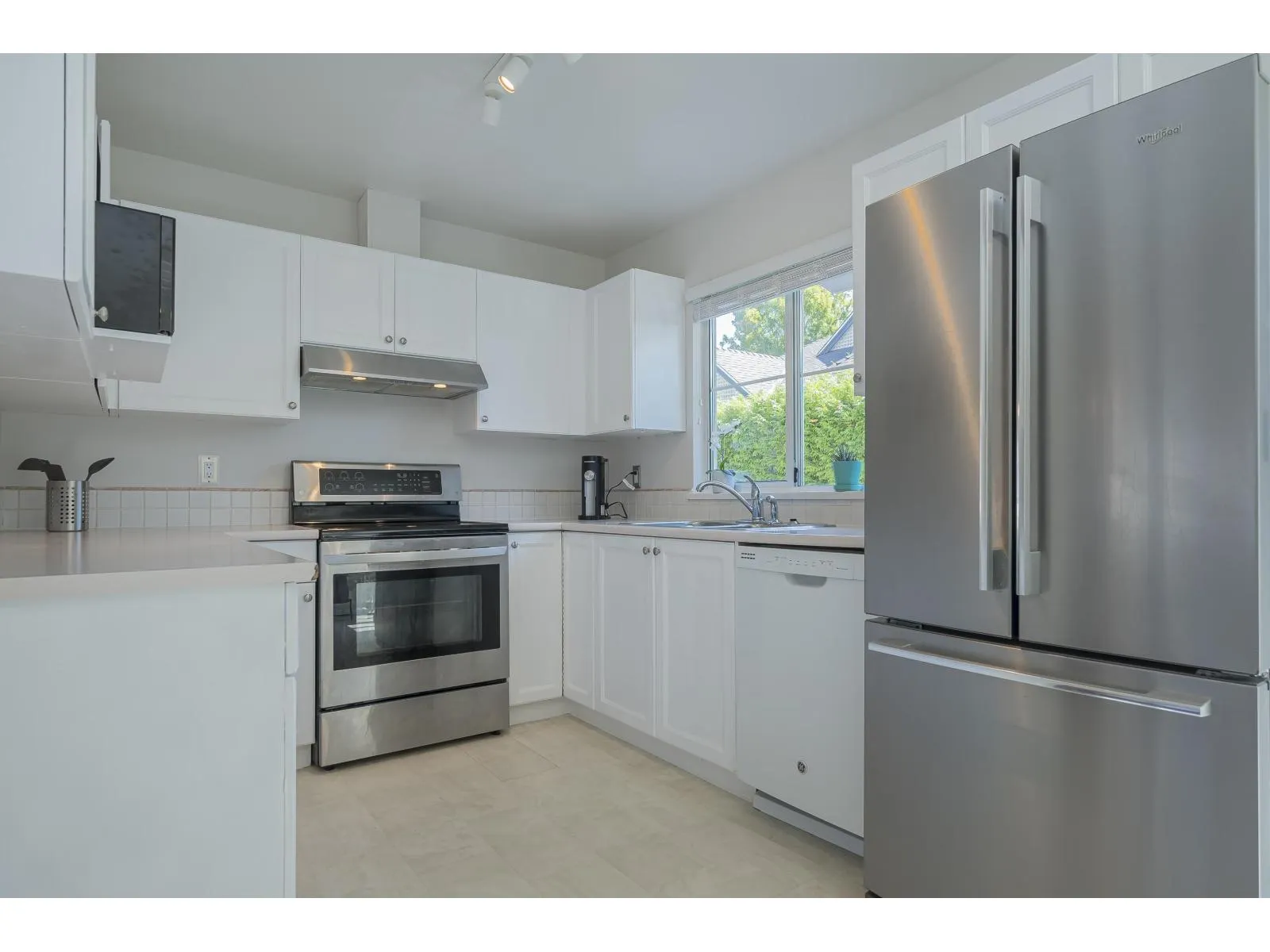 82 8716 WALNUT GROVE DRIVE