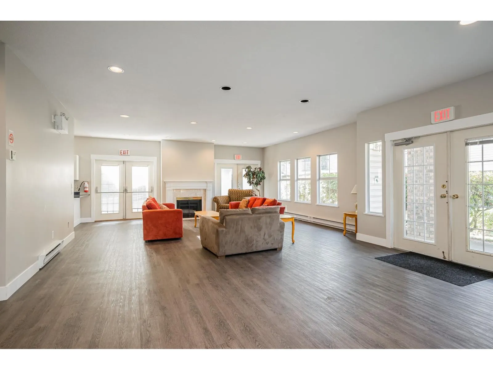 82 8716 WALNUT GROVE DRIVE