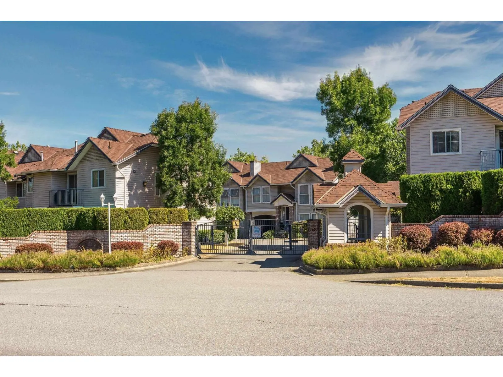 82 8716 WALNUT GROVE DRIVE