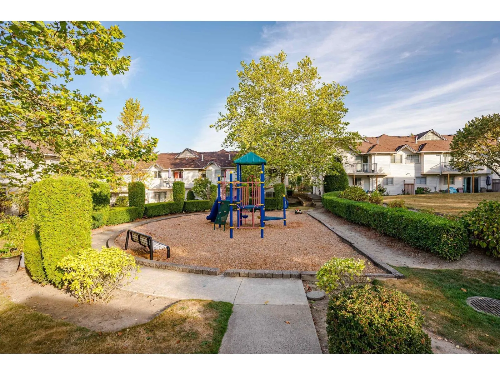 82 8716 WALNUT GROVE DRIVE