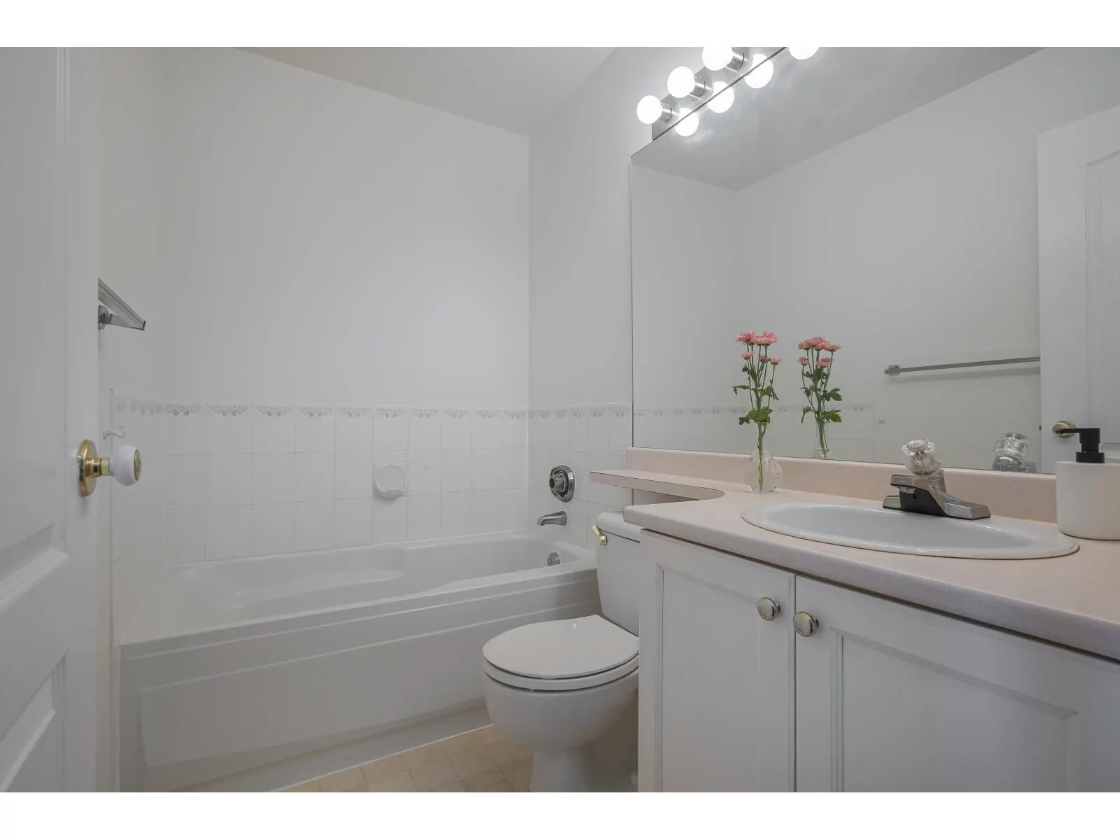82 8716 WALNUT GROVE DRIVE