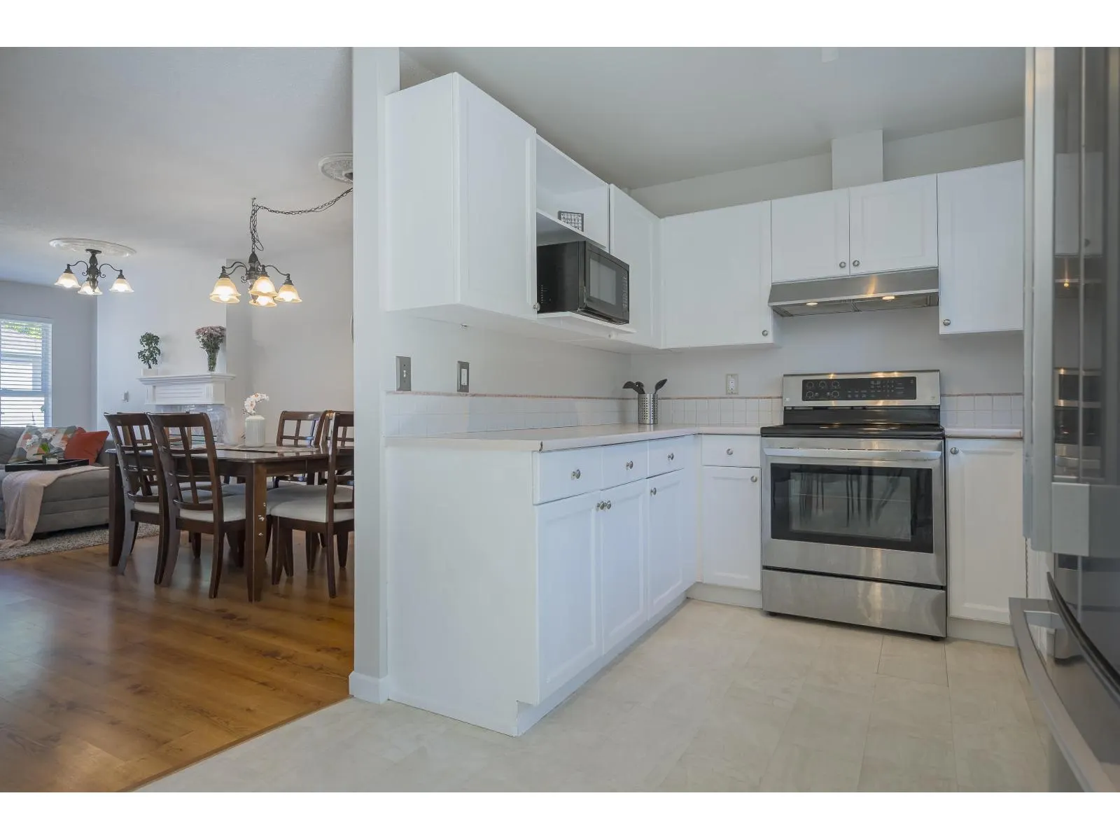 82 8716 WALNUT GROVE DRIVE