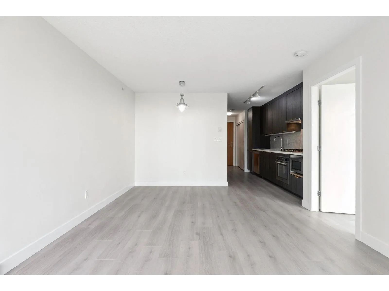 1103 13696 100 AVENUE