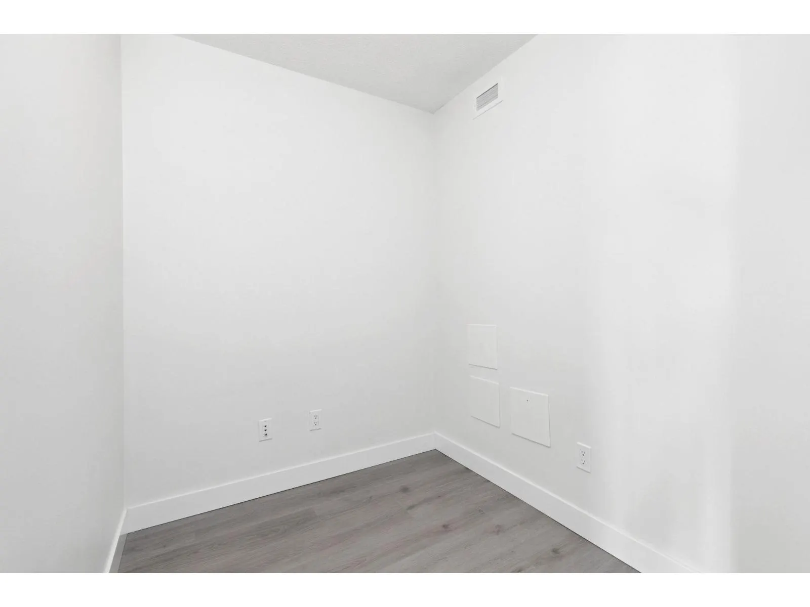 1103 13696 100 AVENUE