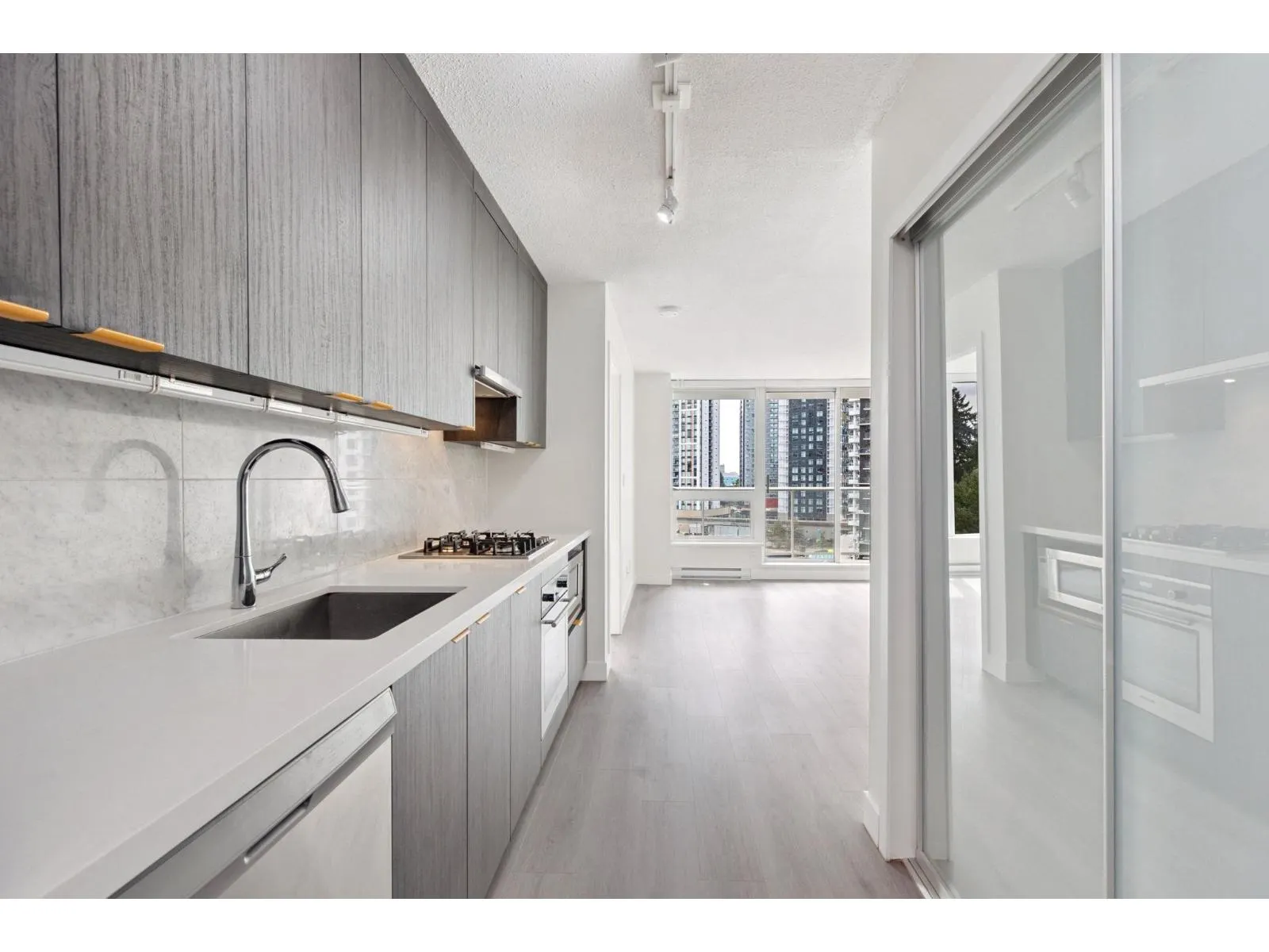 1103 13696 100 AVENUE