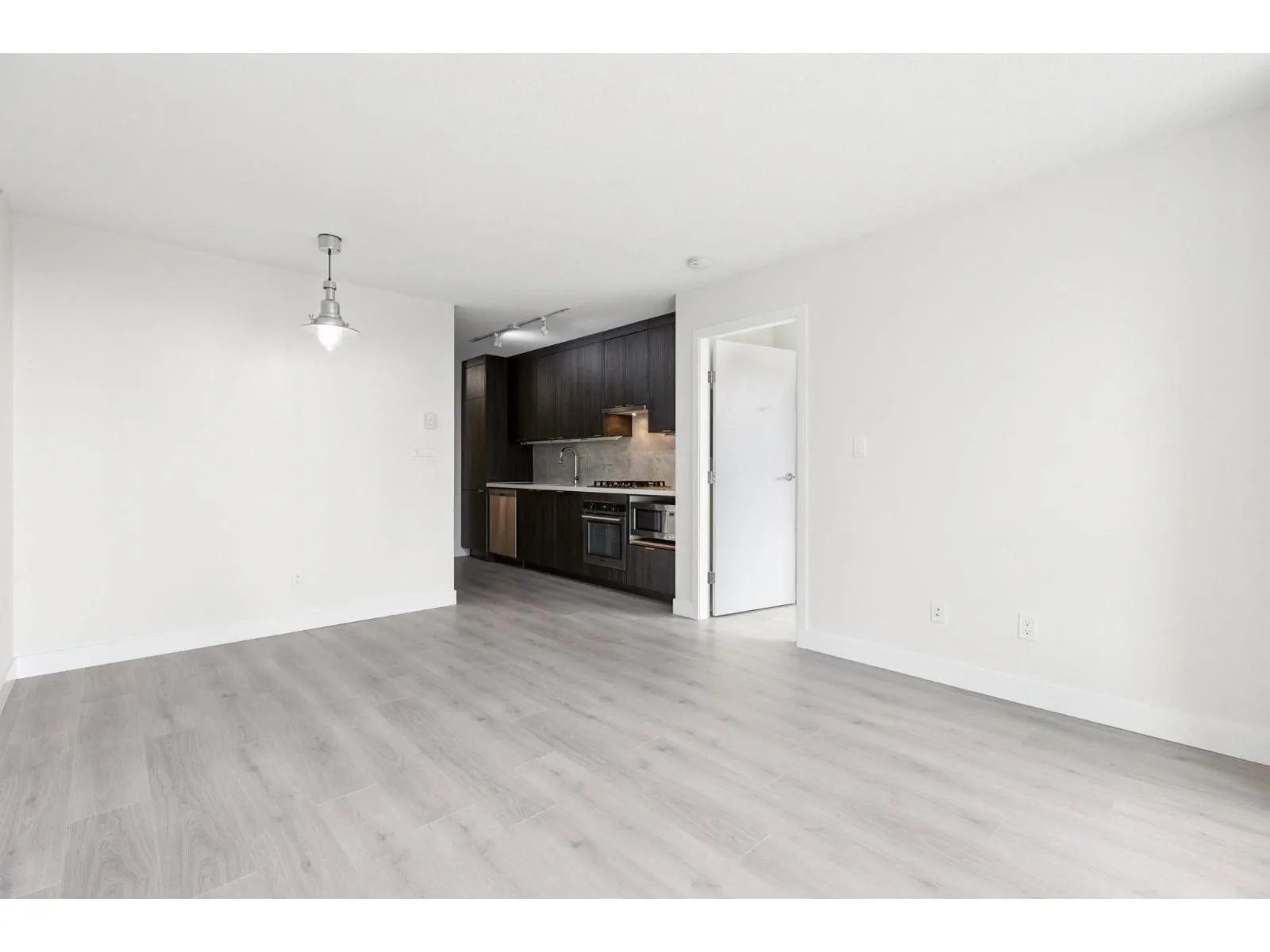 1103 13696 100 AVENUE