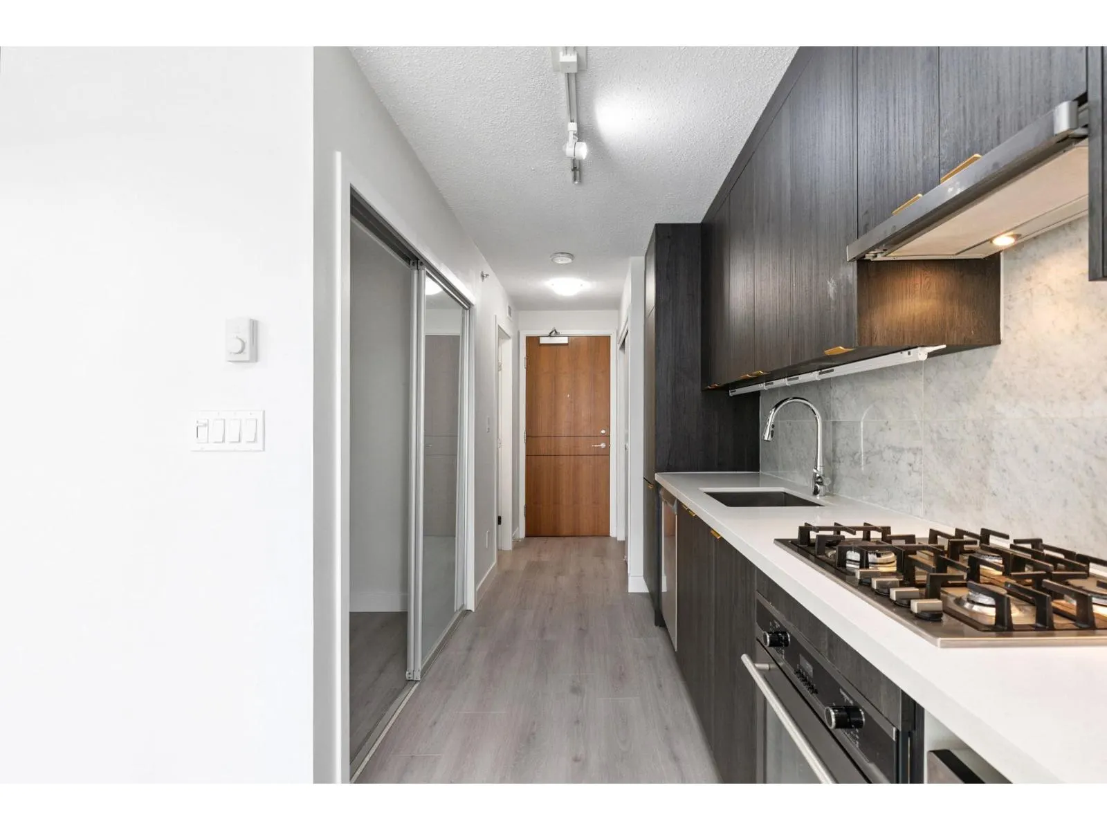 1103 13696 100 AVENUE