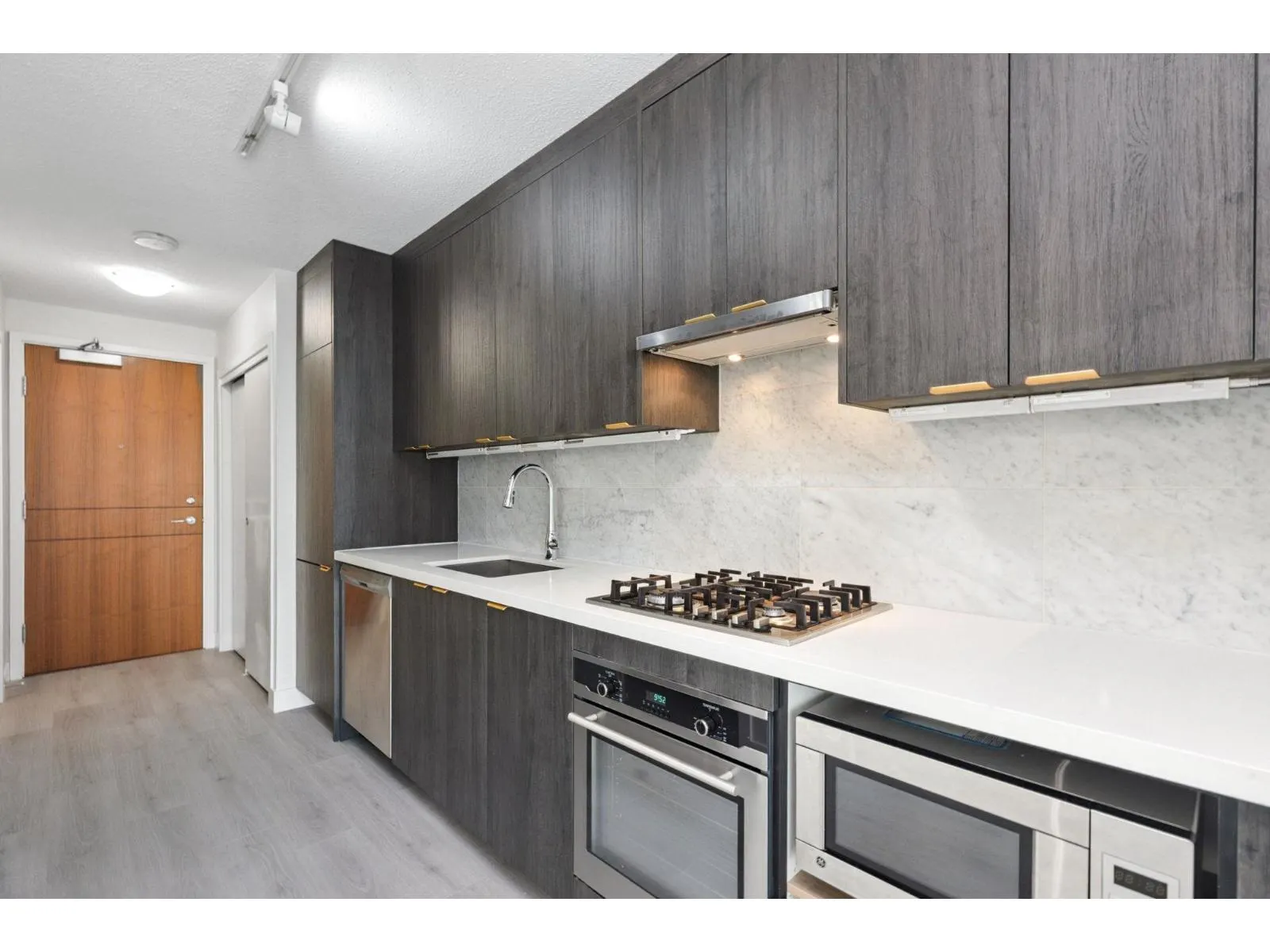 1103 13696 100 AVENUE