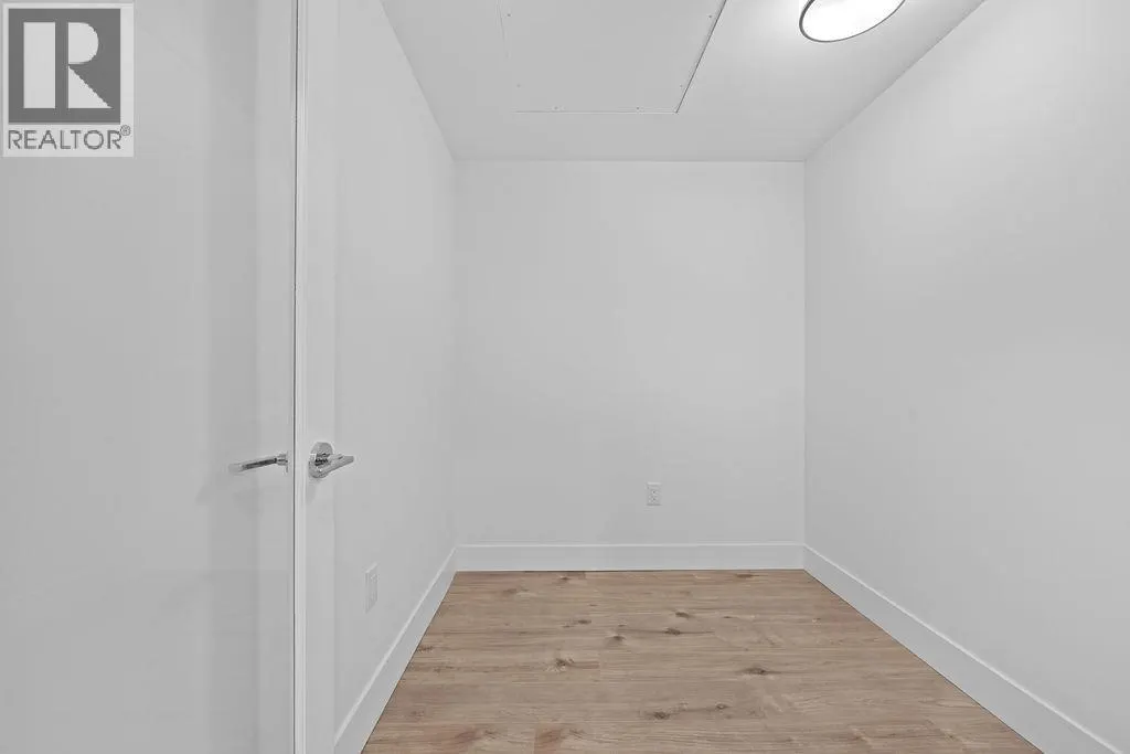 305 4788 HASTINGS STREET
