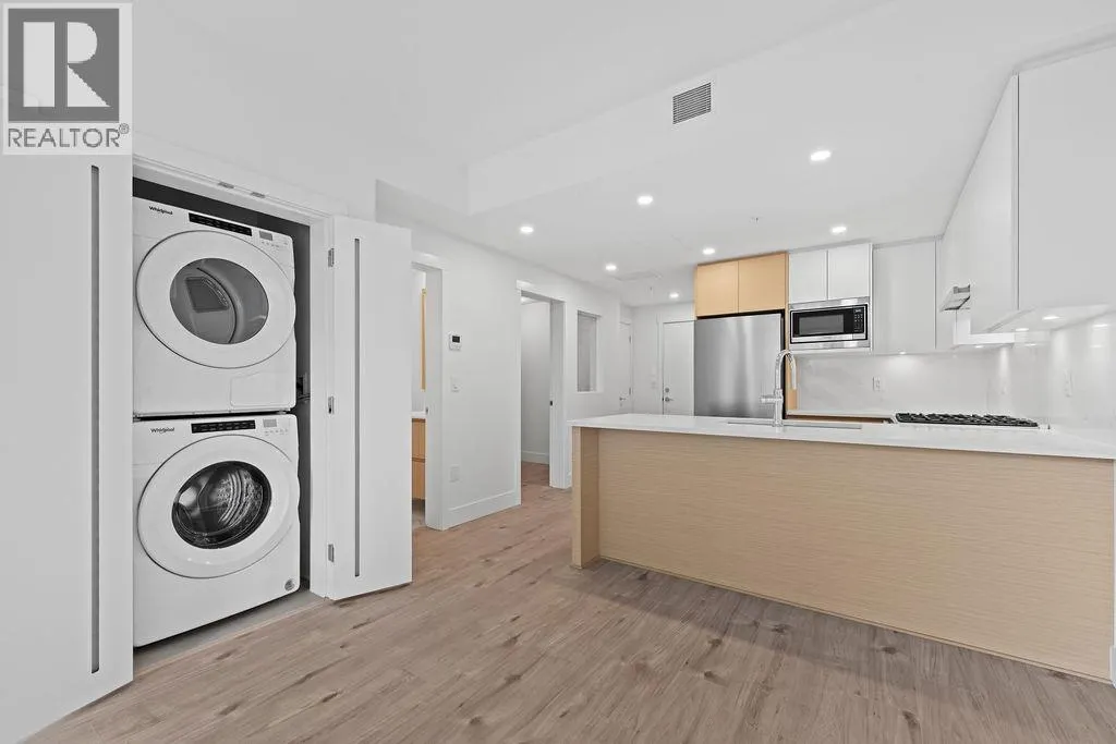 305 4788 HASTINGS STREET