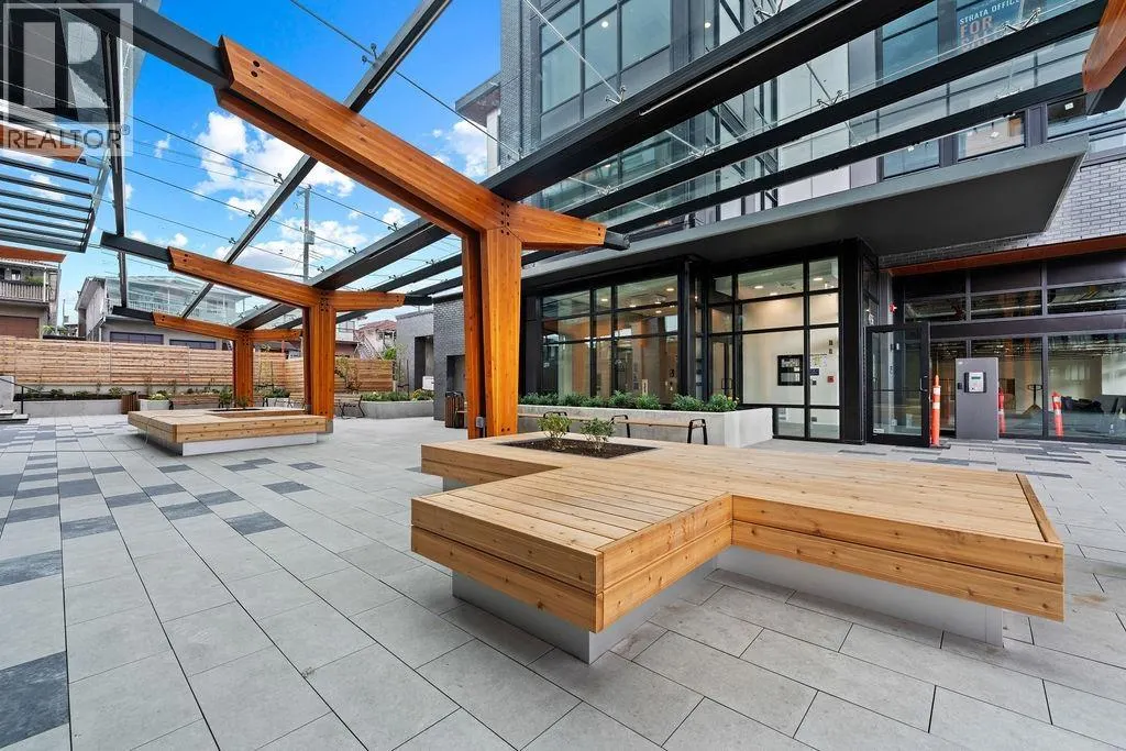 305 4788 HASTINGS STREET