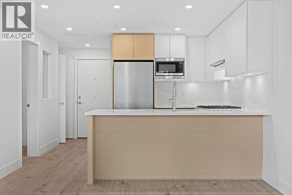 305 4788 HASTINGS STREET