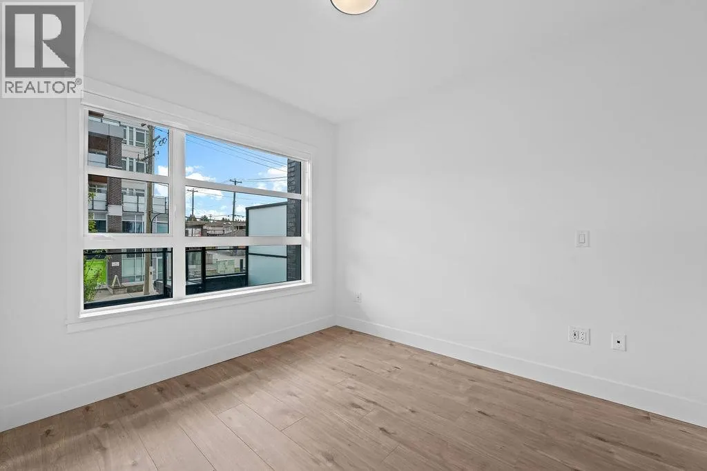 305 4788 HASTINGS STREET