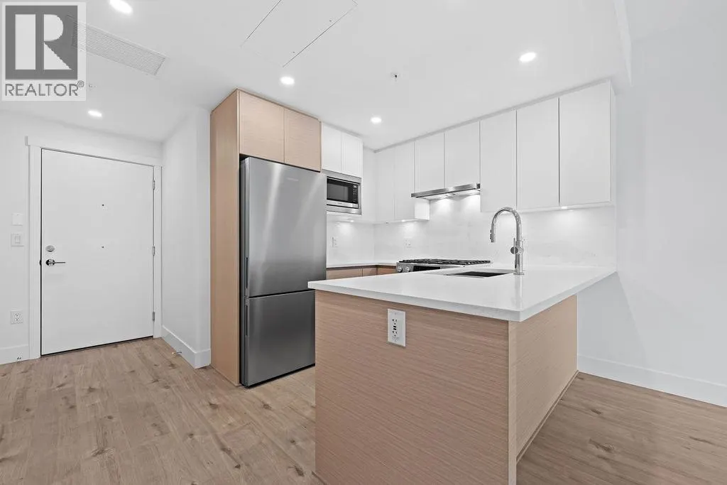 305 4788 HASTINGS STREET