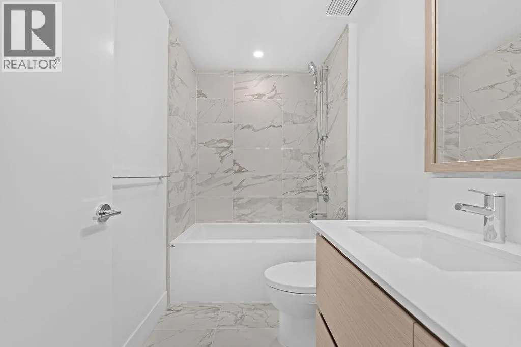 305 4788 HASTINGS STREET