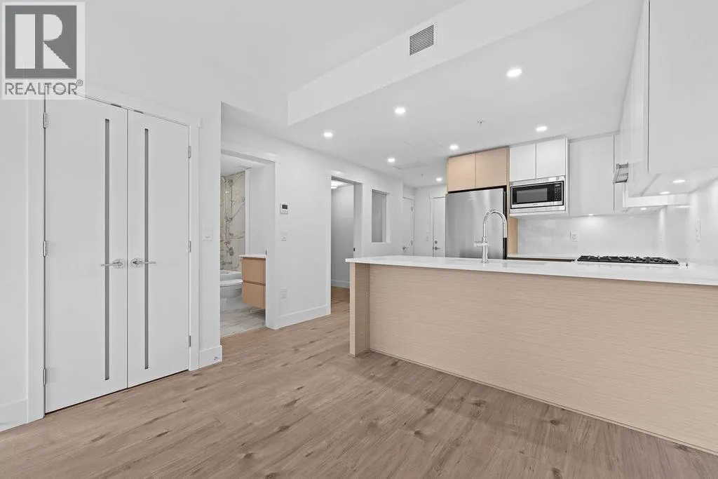 305 4788 HASTINGS STREET