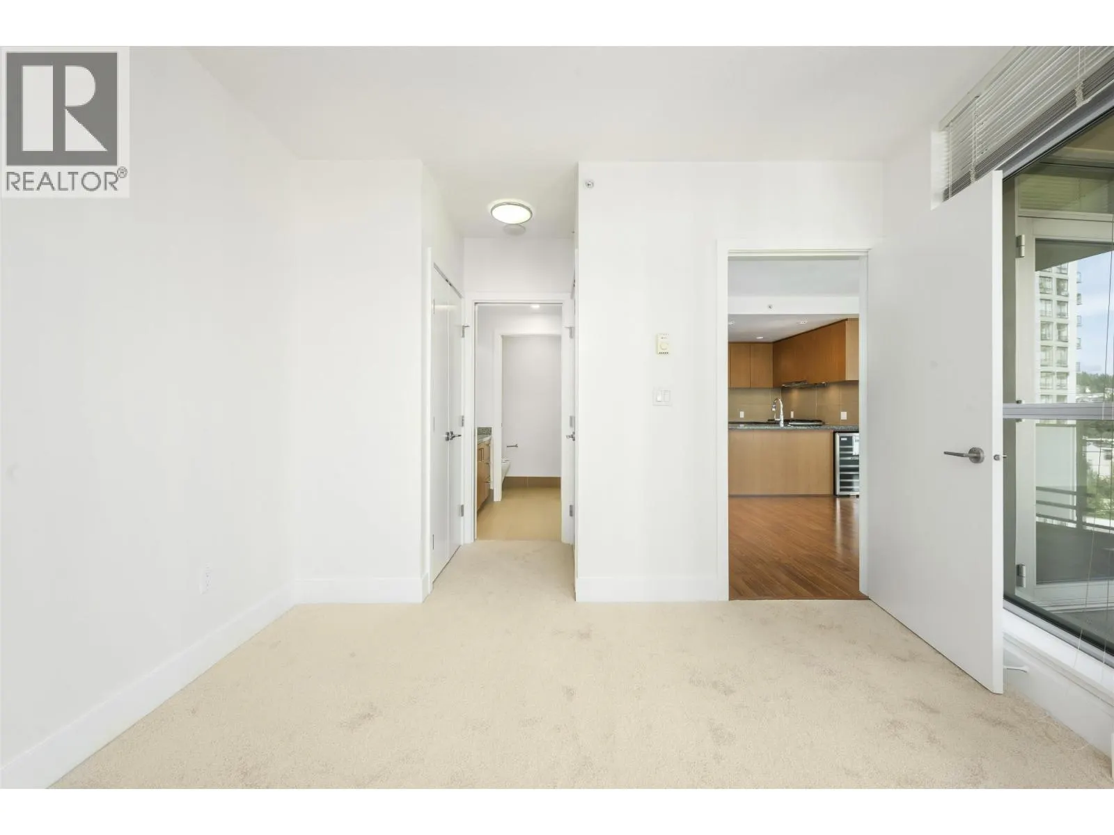 1002 3008 GLEN DRIVE
