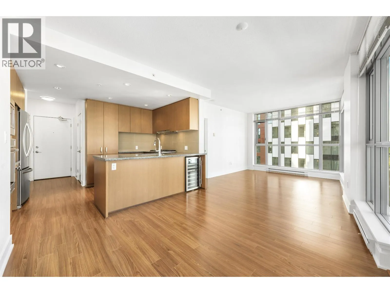 1002 3008 GLEN DRIVE