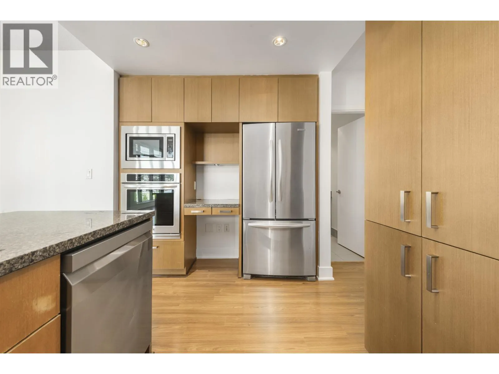 1002 3008 GLEN DRIVE