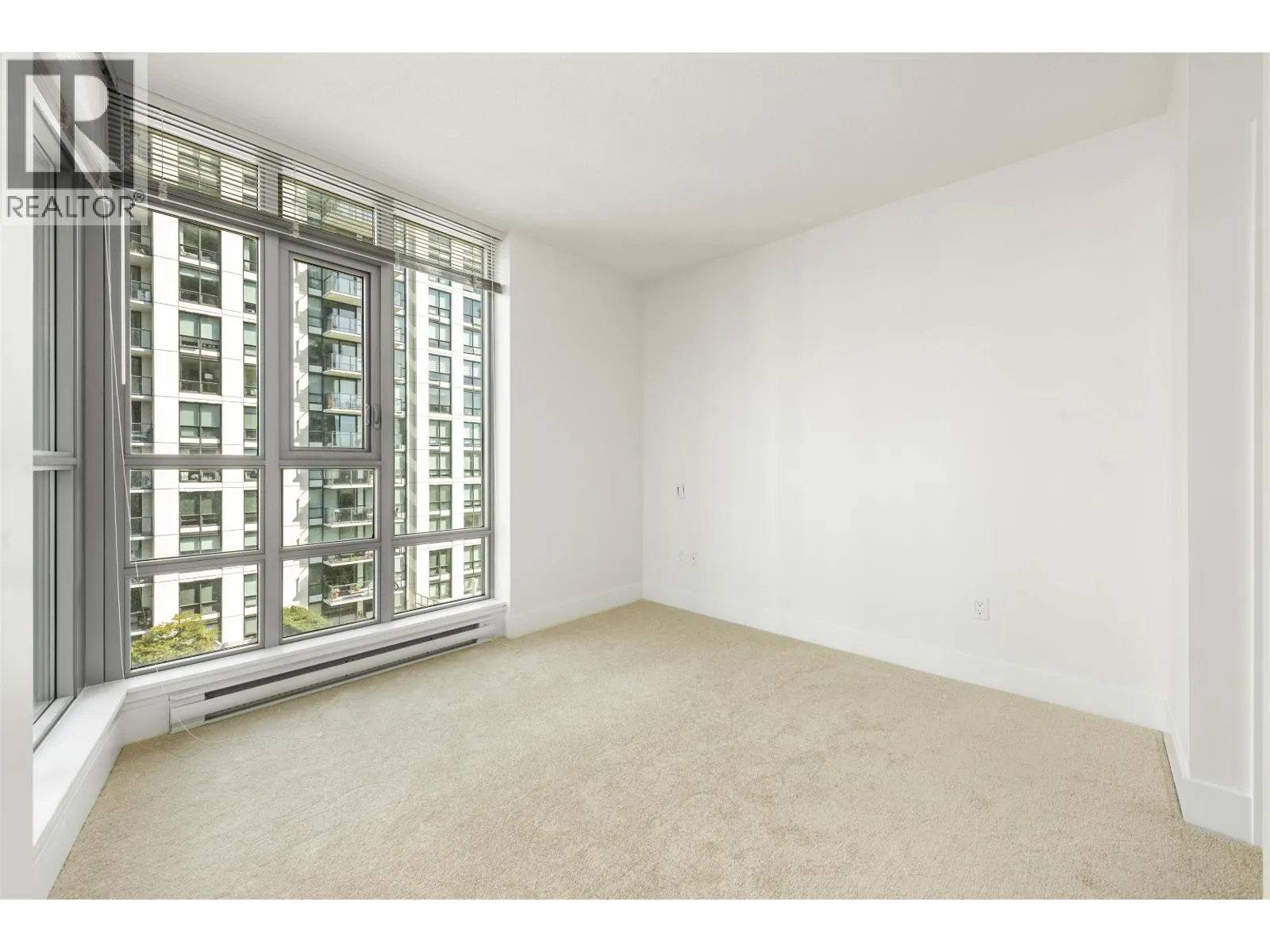1002 3008 GLEN DRIVE