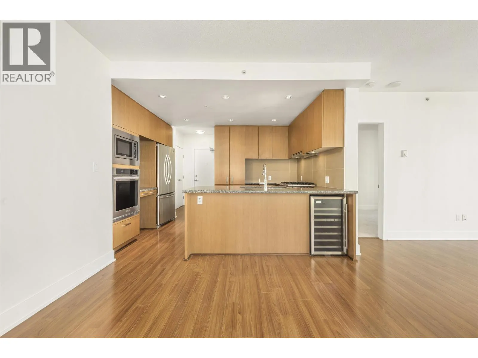 1002 3008 GLEN DRIVE