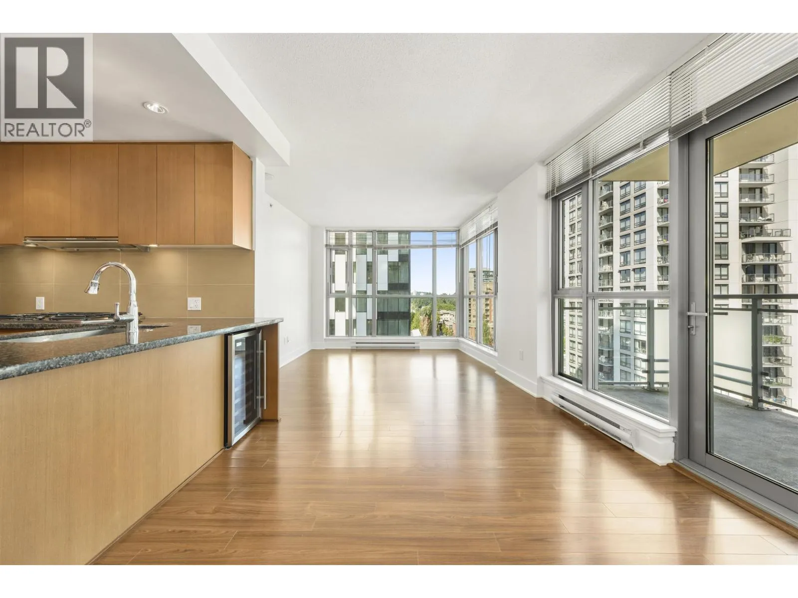 1002 3008 GLEN DRIVE