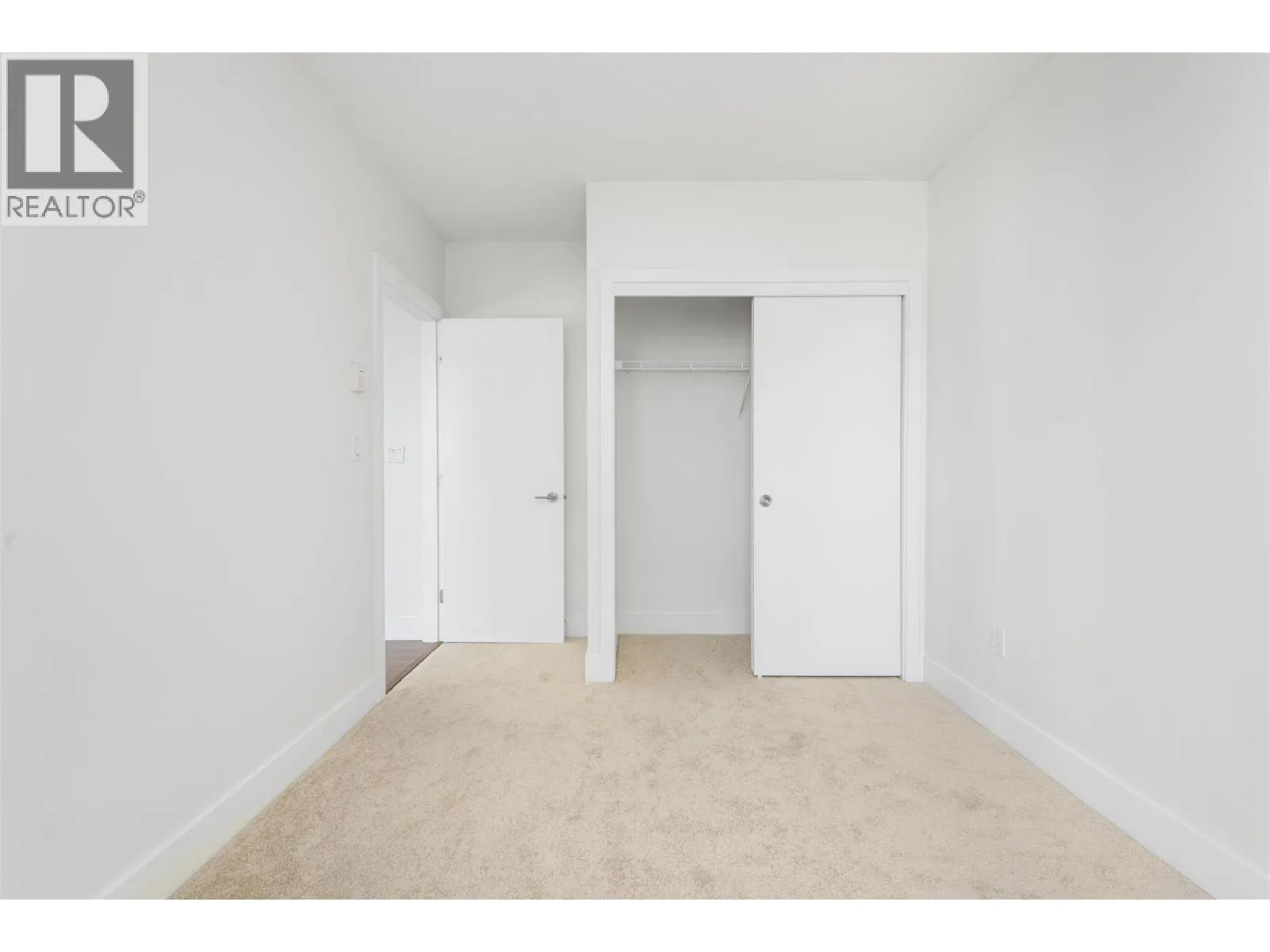 1002 3008 GLEN DRIVE