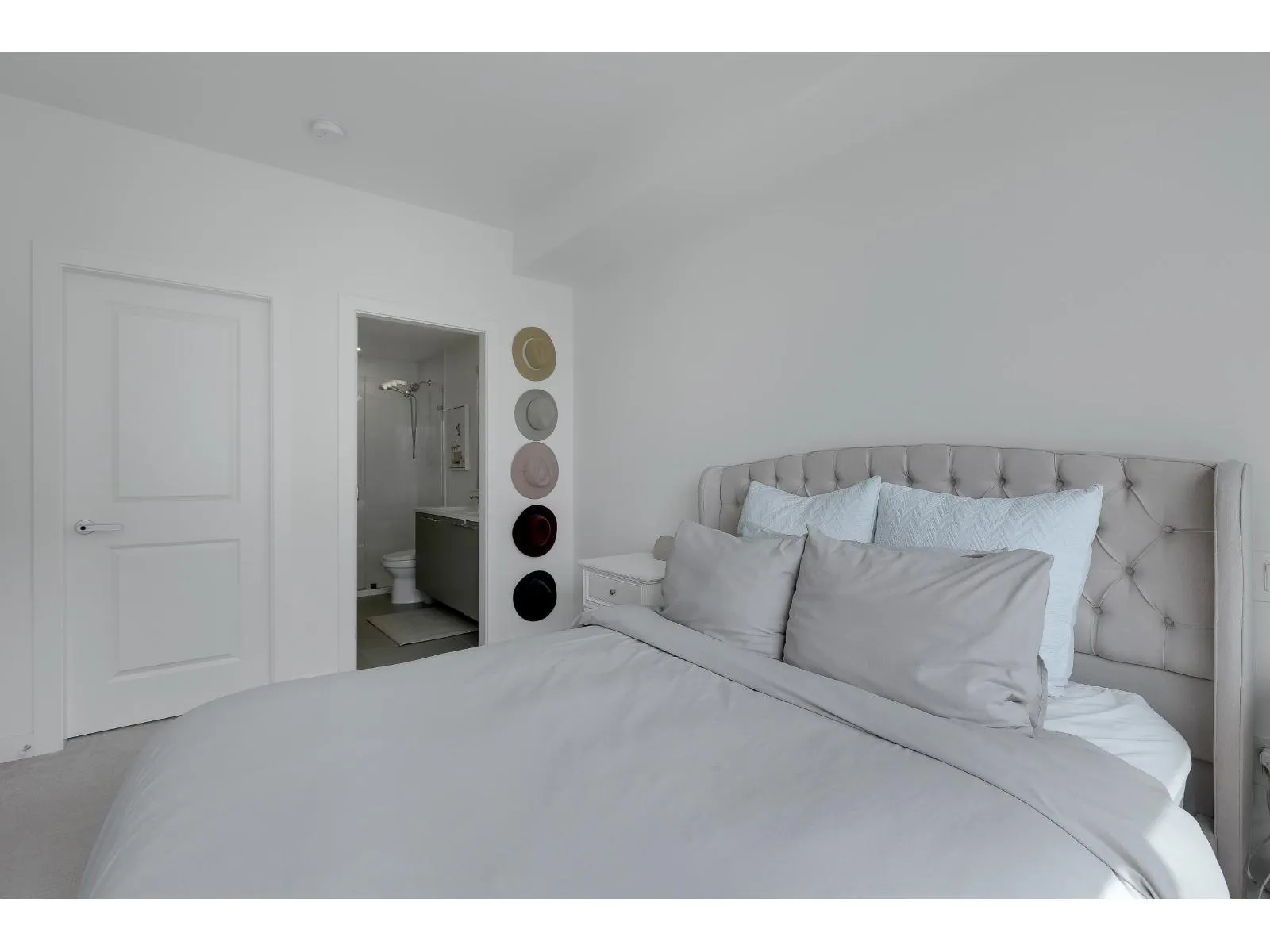 B508 20834 80 AVENUE