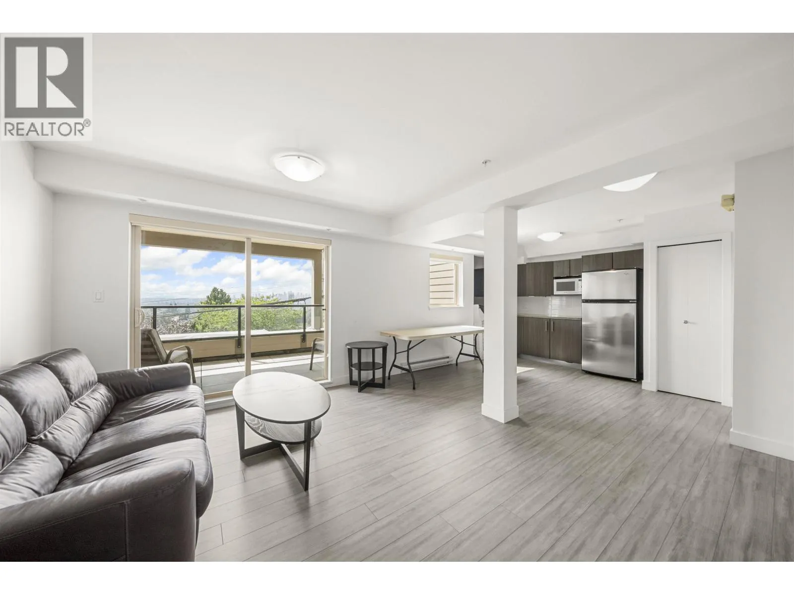 201 5688 HASTINGS STREET