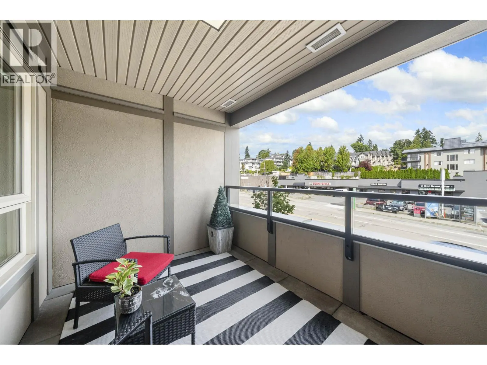 201 5688 HASTINGS STREET