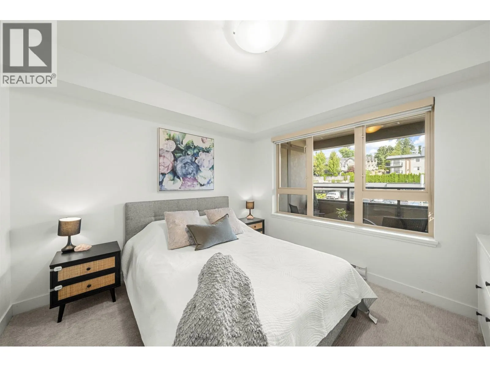 201 5688 HASTINGS STREET