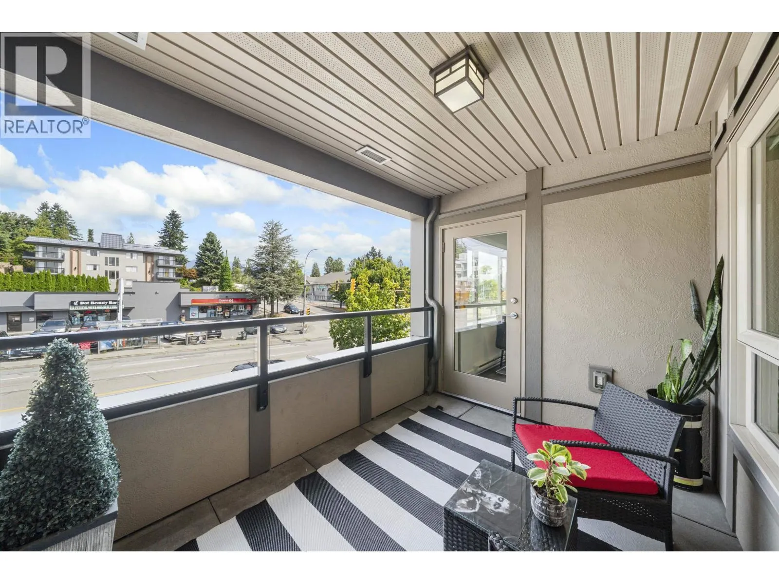 201 5688 HASTINGS STREET