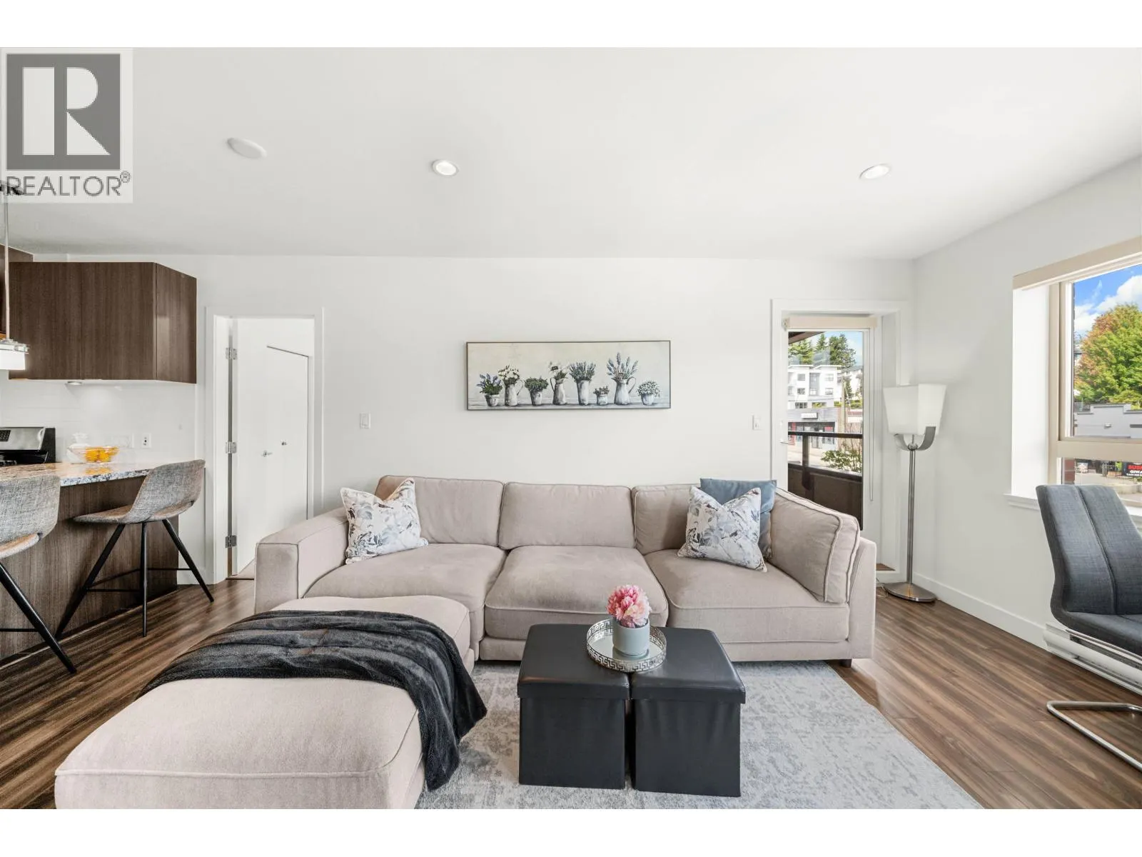 201 5688 HASTINGS STREET