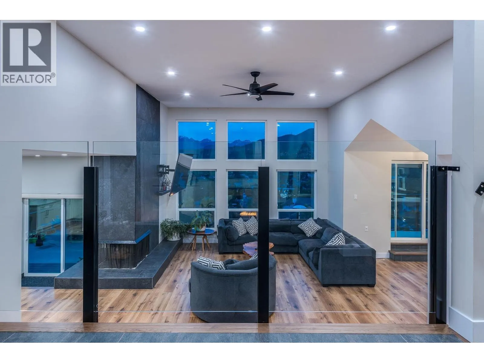 3187 MARINER WAY
