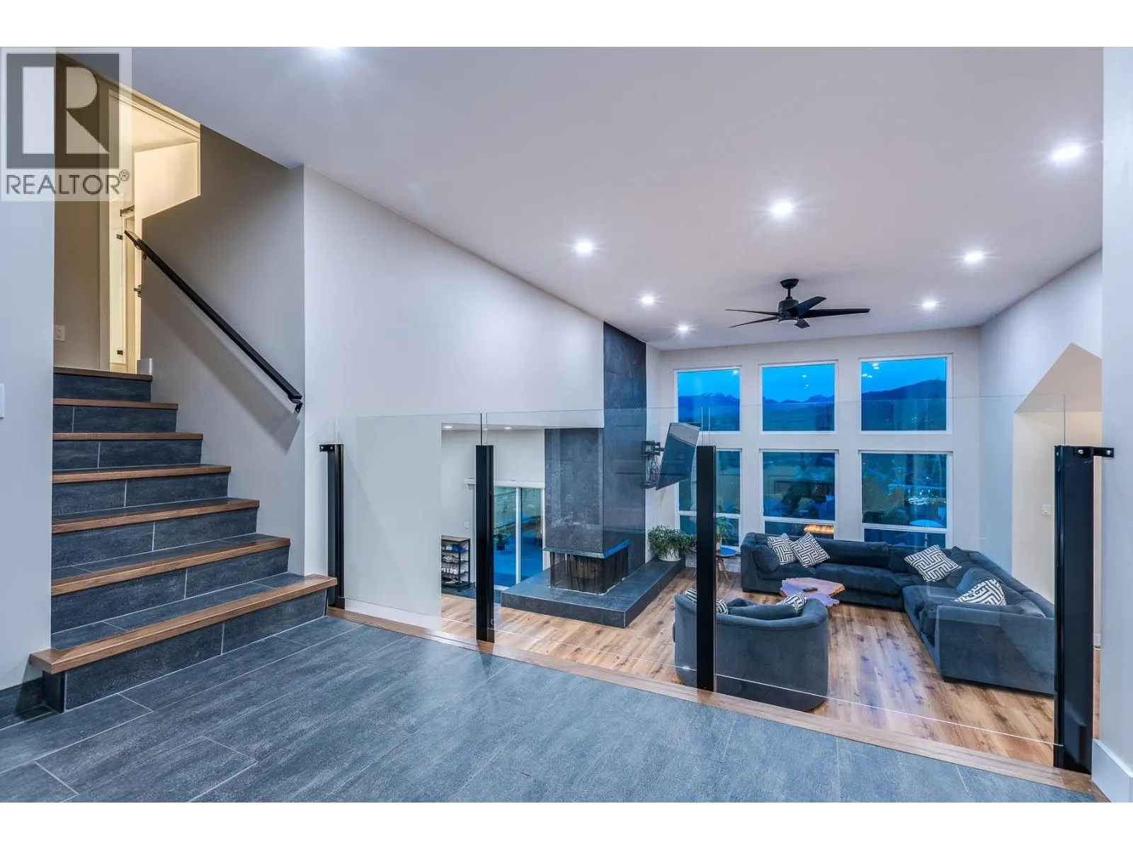 3187 MARINER WAY