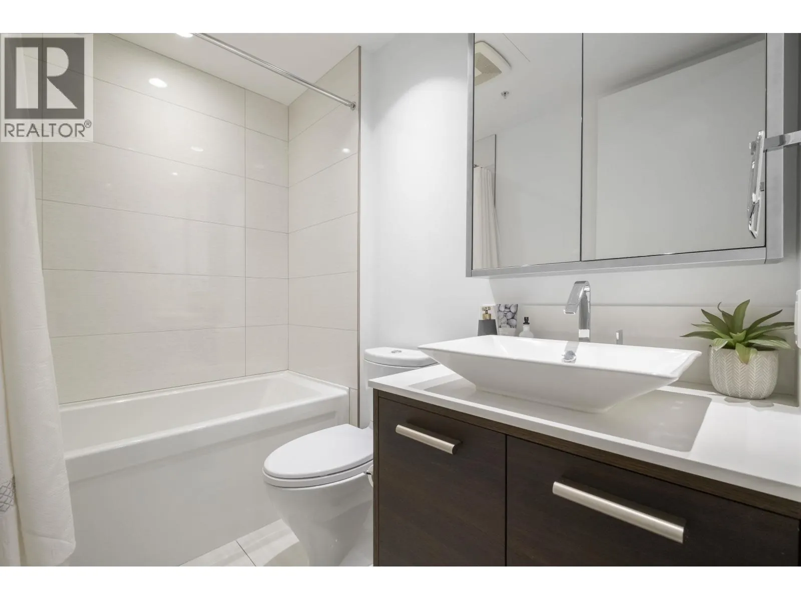 2703 2378 ALPHA AVENUE