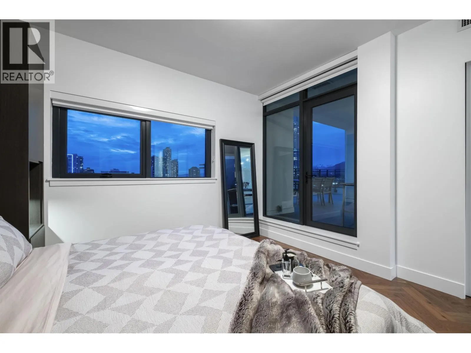 2703 2378 ALPHA AVENUE