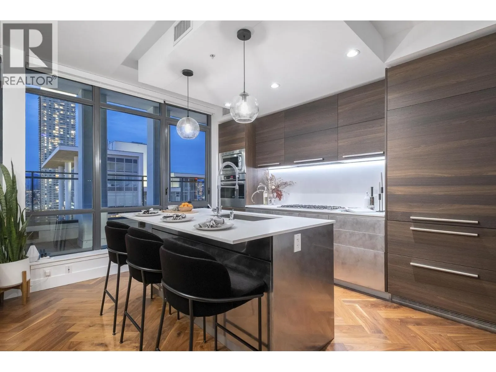 2703 2378 ALPHA AVENUE