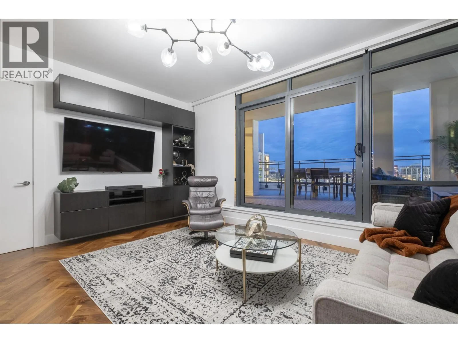 2703 2378 ALPHA AVENUE